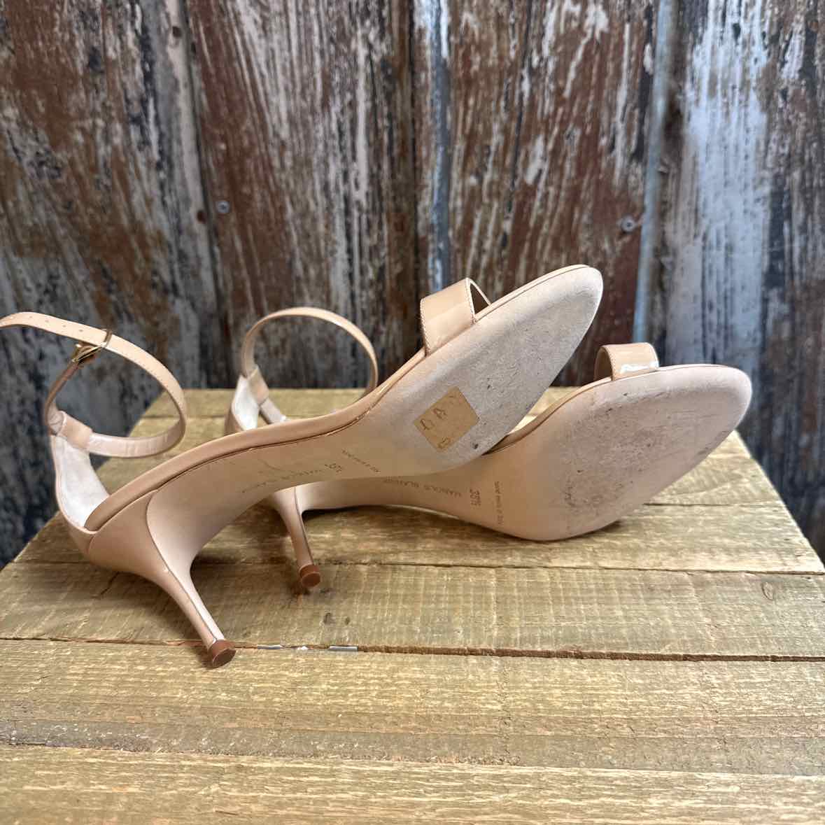 Manolo Blahnik 8 Nude Shoes