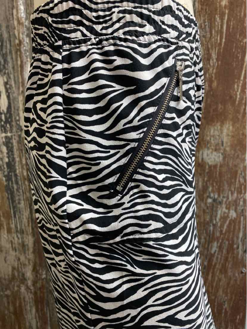 Chico's Size 12 Black Print Skirt