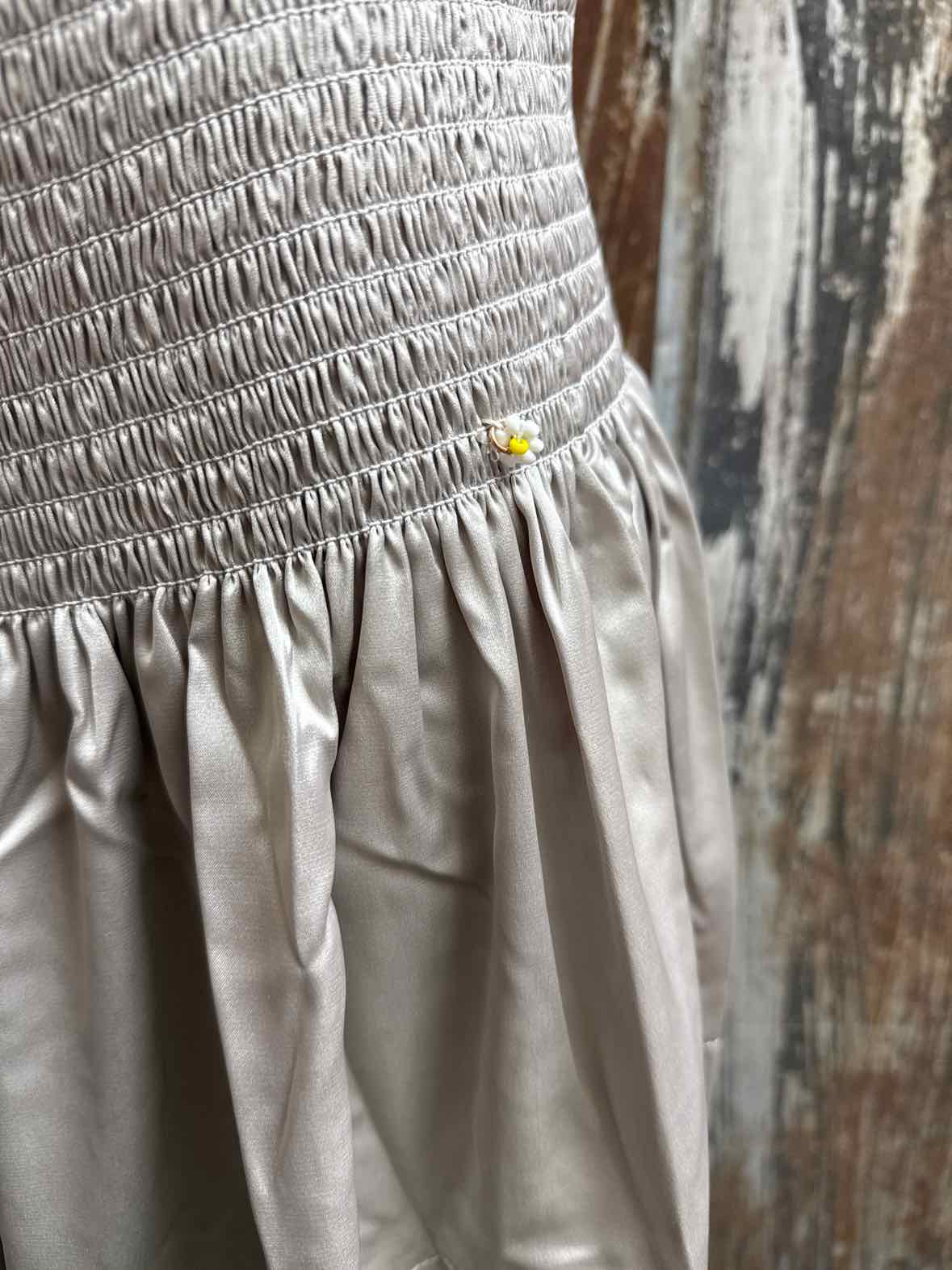 Natural Life Size Medium (8/10) Gray Shorts