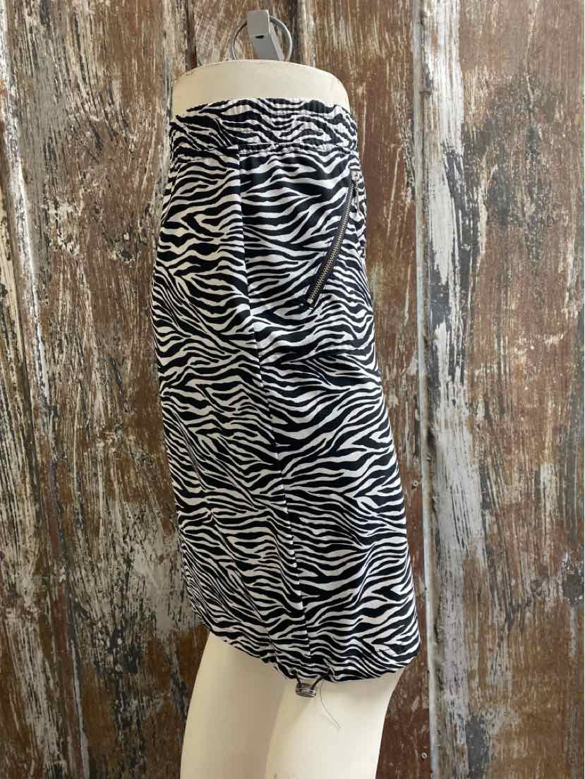 Chico's Size 12 Black Print Skirt