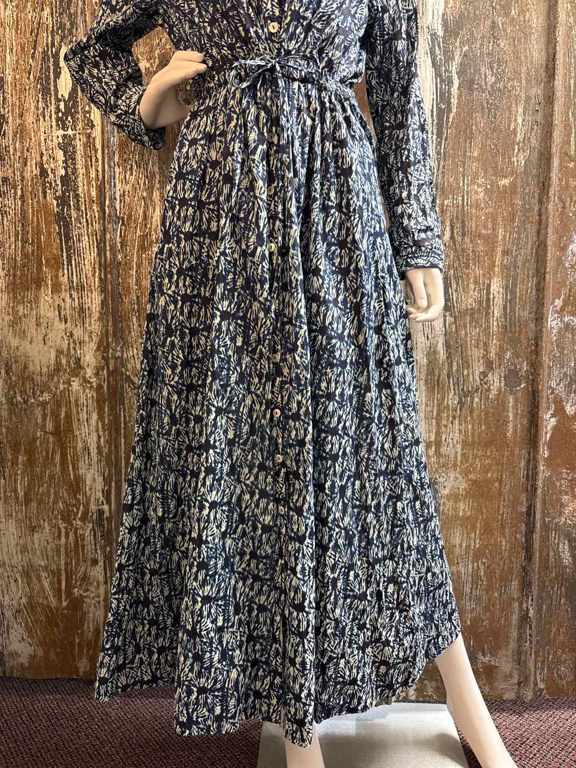 Madison Hotel Size Medium Blue Print Dress