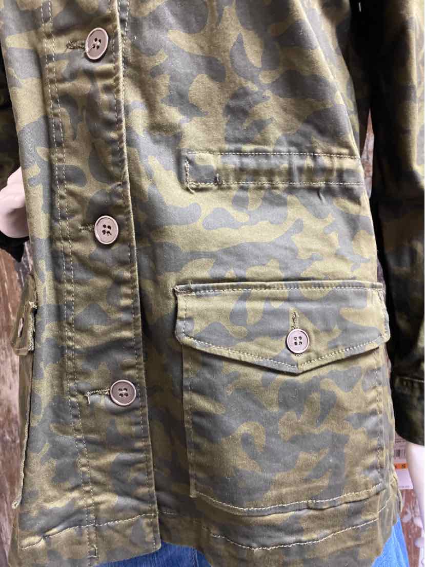 Skyes the limit Size small Green Camo Jacket