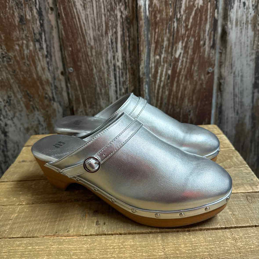 Gap 7 Silver Shoes