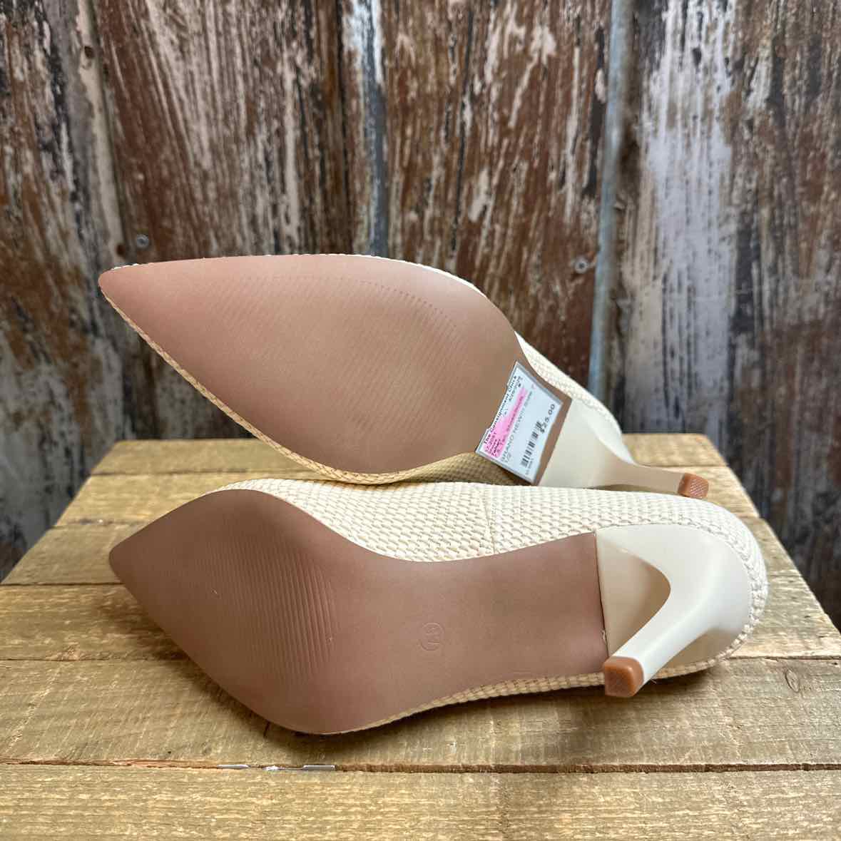 Tahari 7.5 Tan Shoes