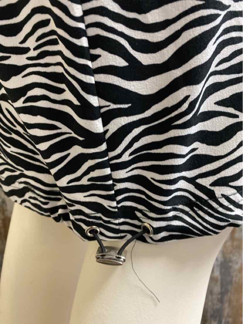 Chico's Size 12 Black Print Skirt