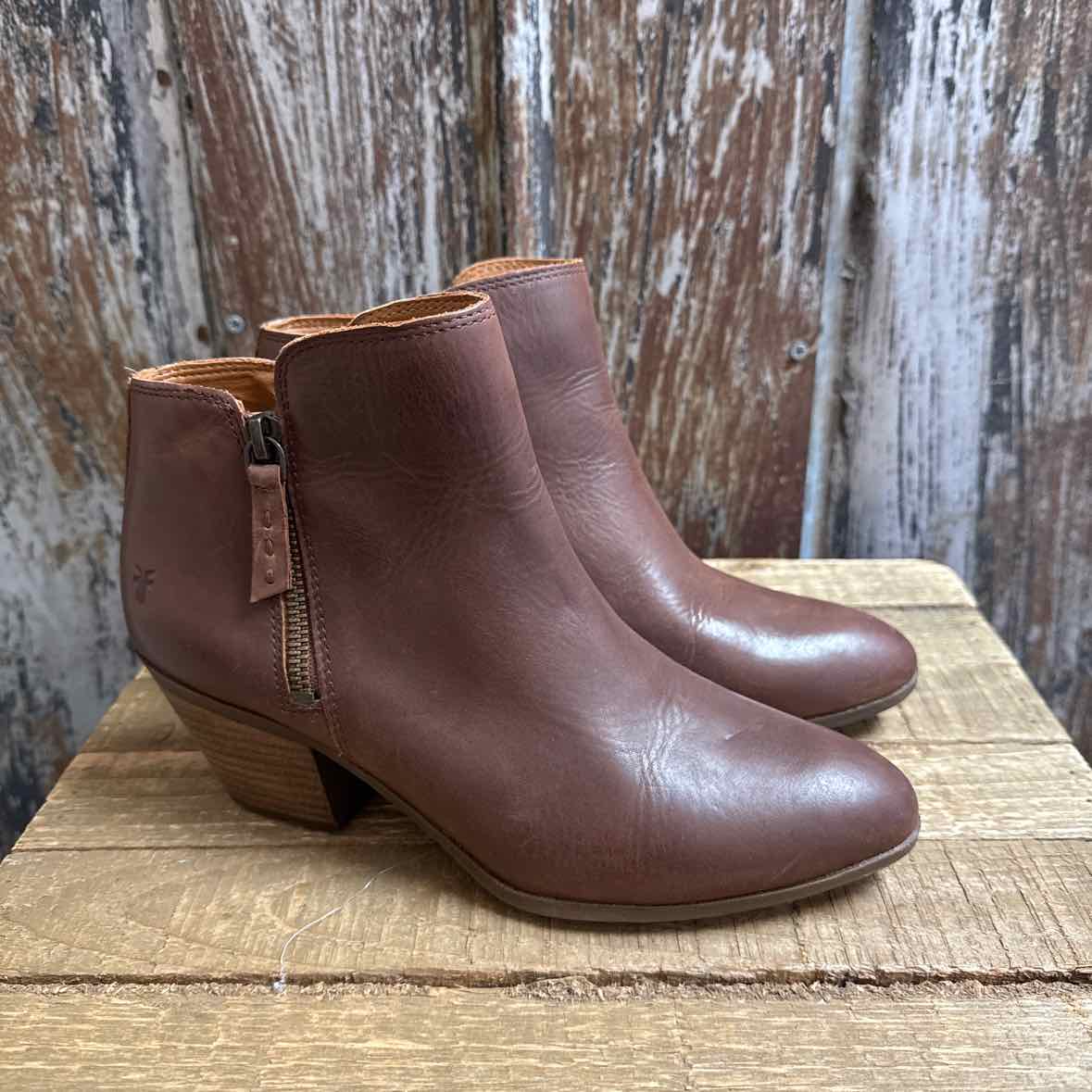 Frye 7.5 Brown Shoe Booties