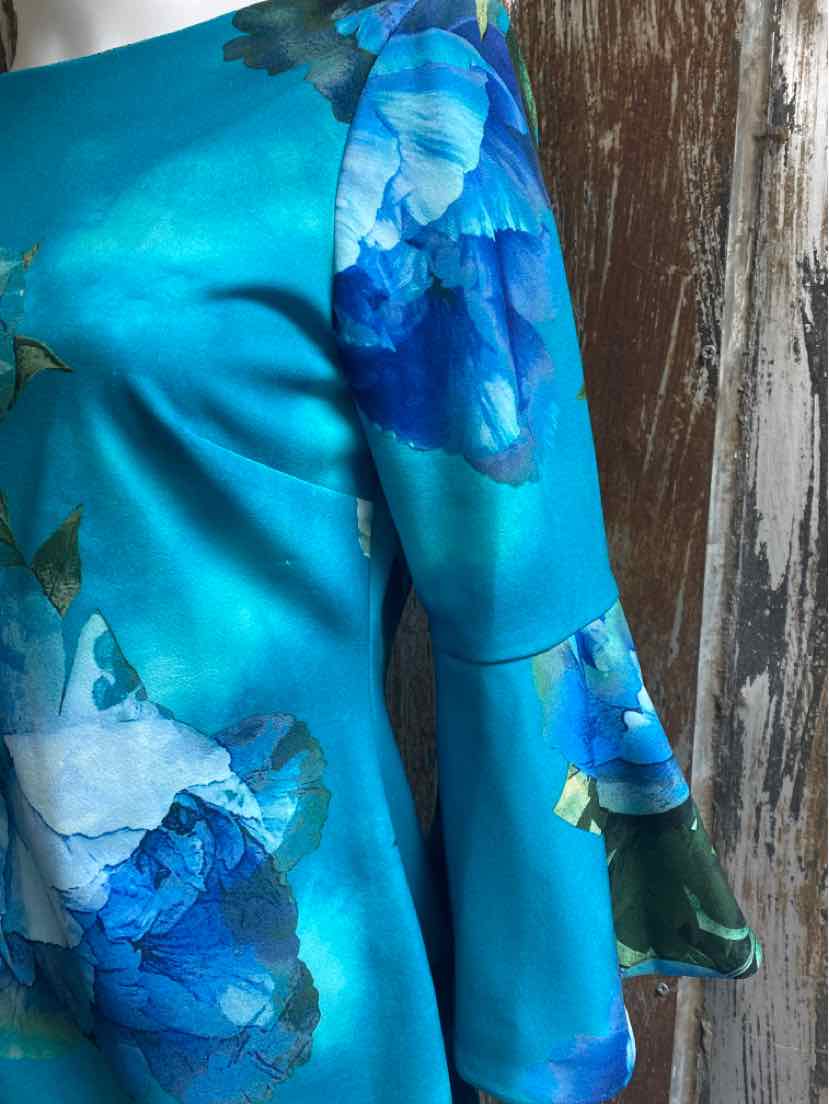 Calvin Klein Size 12 (Large) Blue Floral Dress