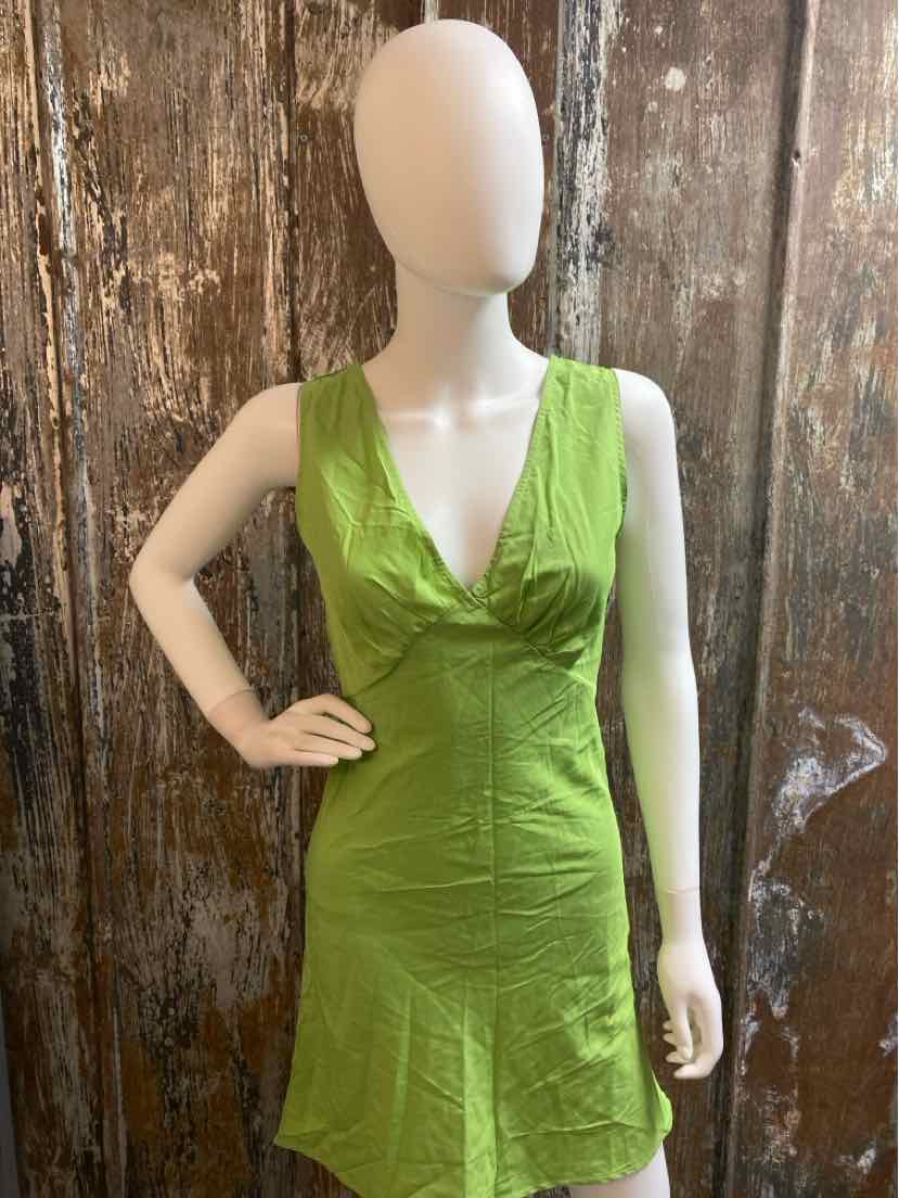 mini lime green dress Peppermayo Size 4 (Small) – The Consignment Chick 85cm This style sits Indianwear Bridalwear Asianwear Designerwear Pakistaniwear in NEWGATE STREET Size:2T --- Chest = 21 inches/ Waist = 20 inches/Hollow to floor = 33 inches The Nest Moon Glow