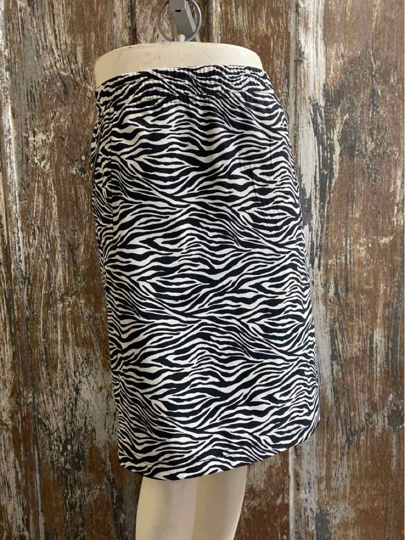 Chico's Size 12 Black Print Skirt