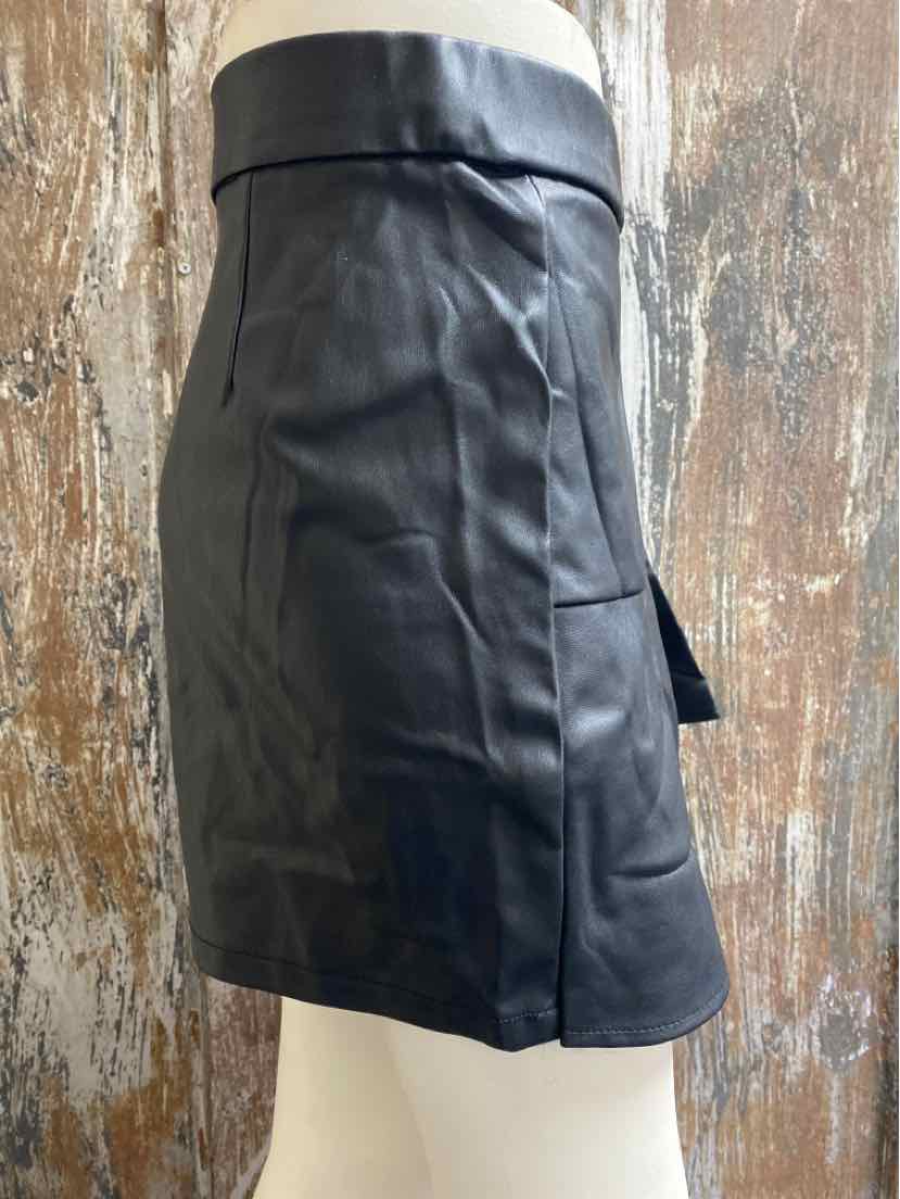Love Tree Size Large (12/14) Black Shorts