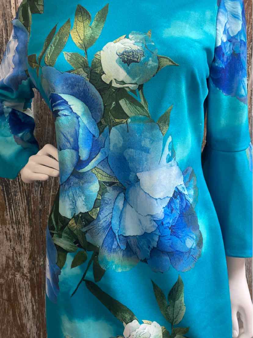 Calvin Klein Size 12 (Large) Blue Floral Dress
