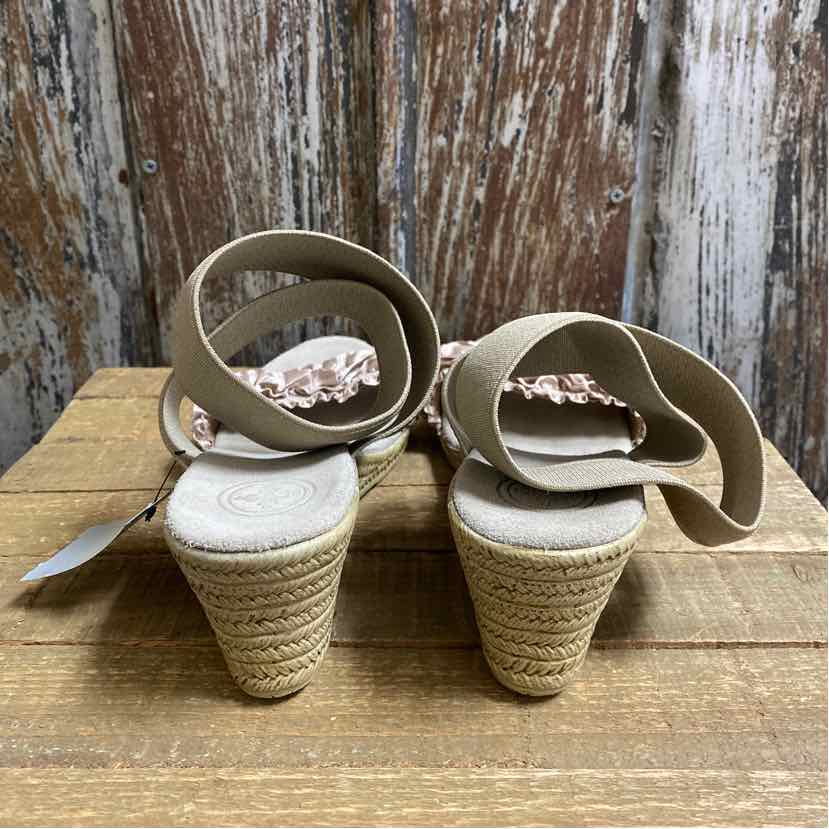Charleston Shoe Company 9 Linen Sandals
