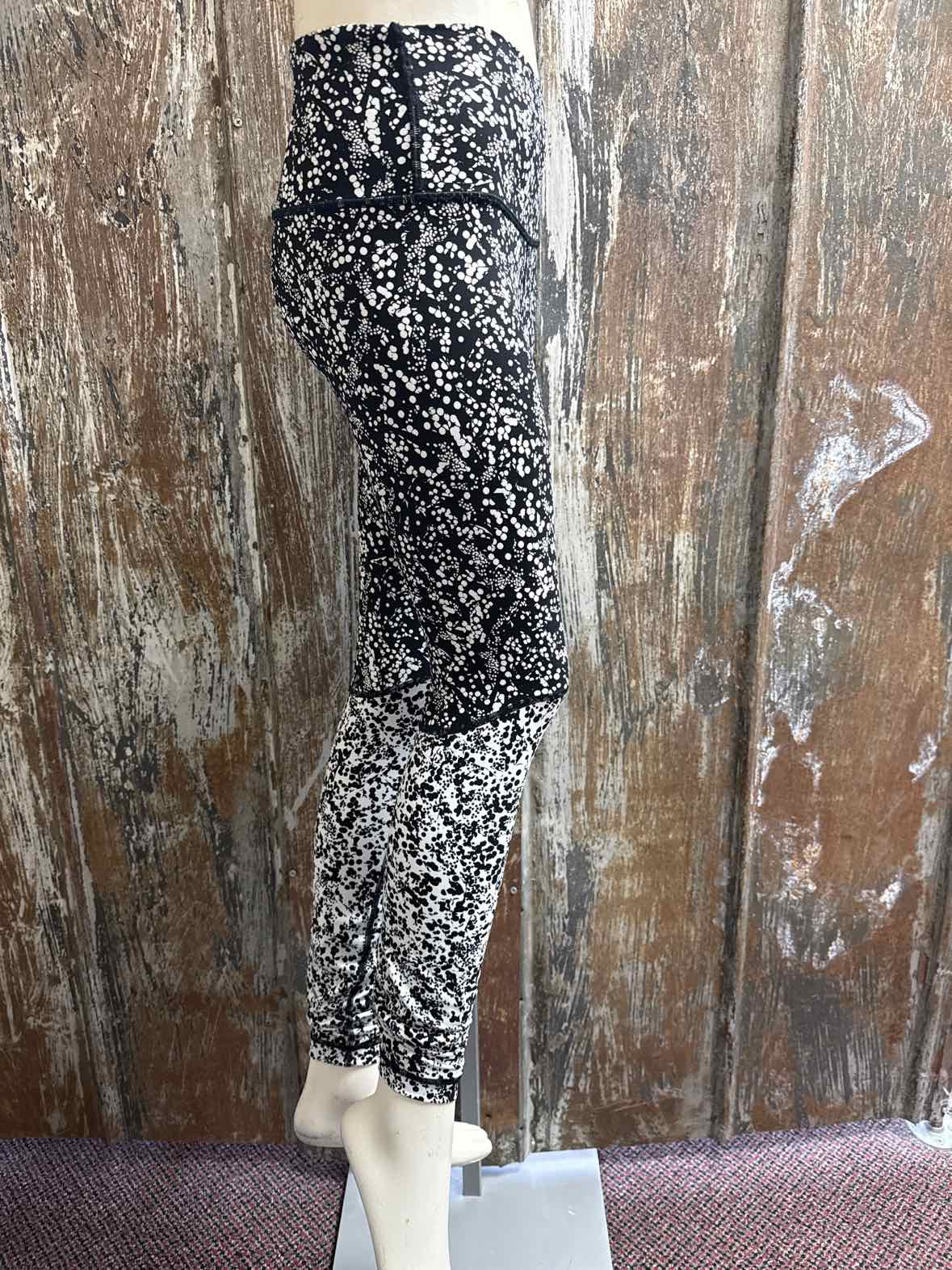 lululemon Size 4 Black Print Leggings