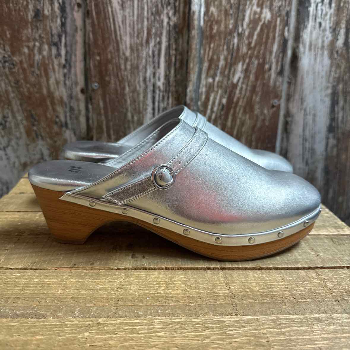 Gap 7 Silver Shoes