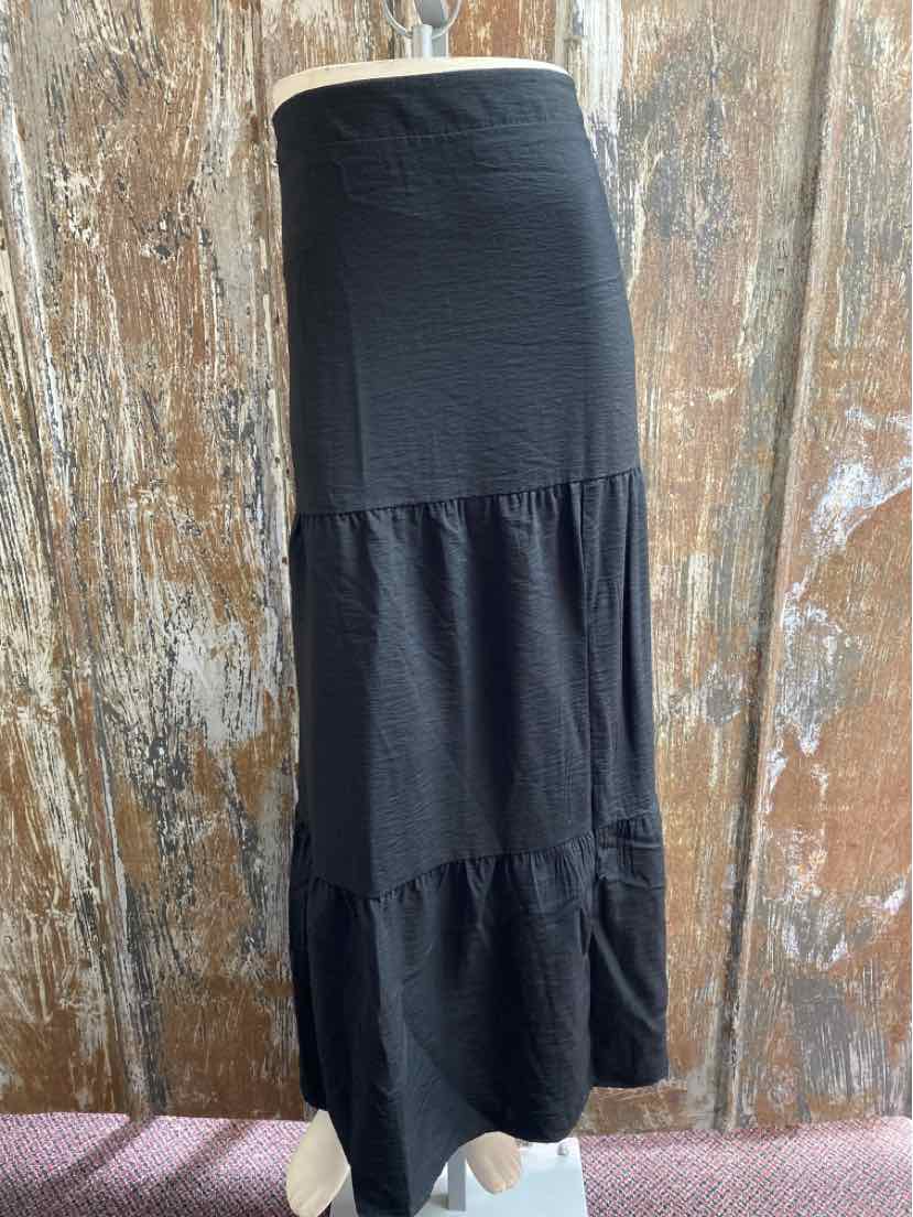 Nine West Size Extra Large (16) Black Skirt