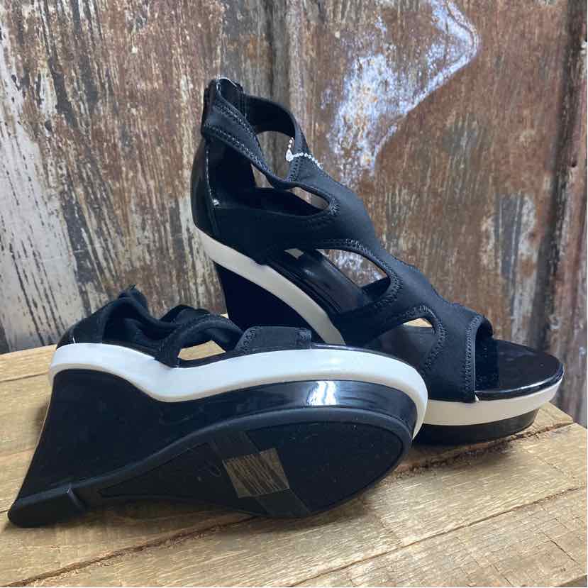 Simply Vera 8 Black Shoes