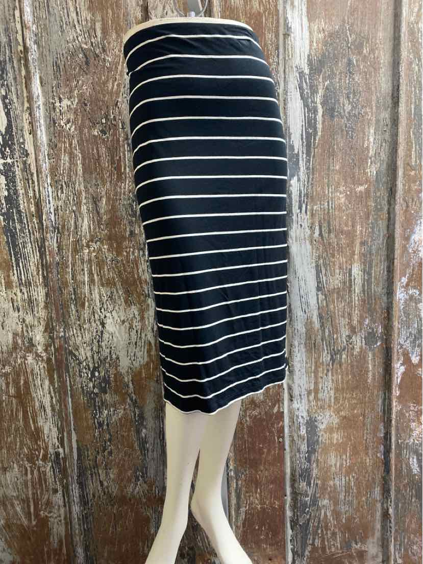 Vince Camuto Size Extra Large (16) Black Stripe Skirt