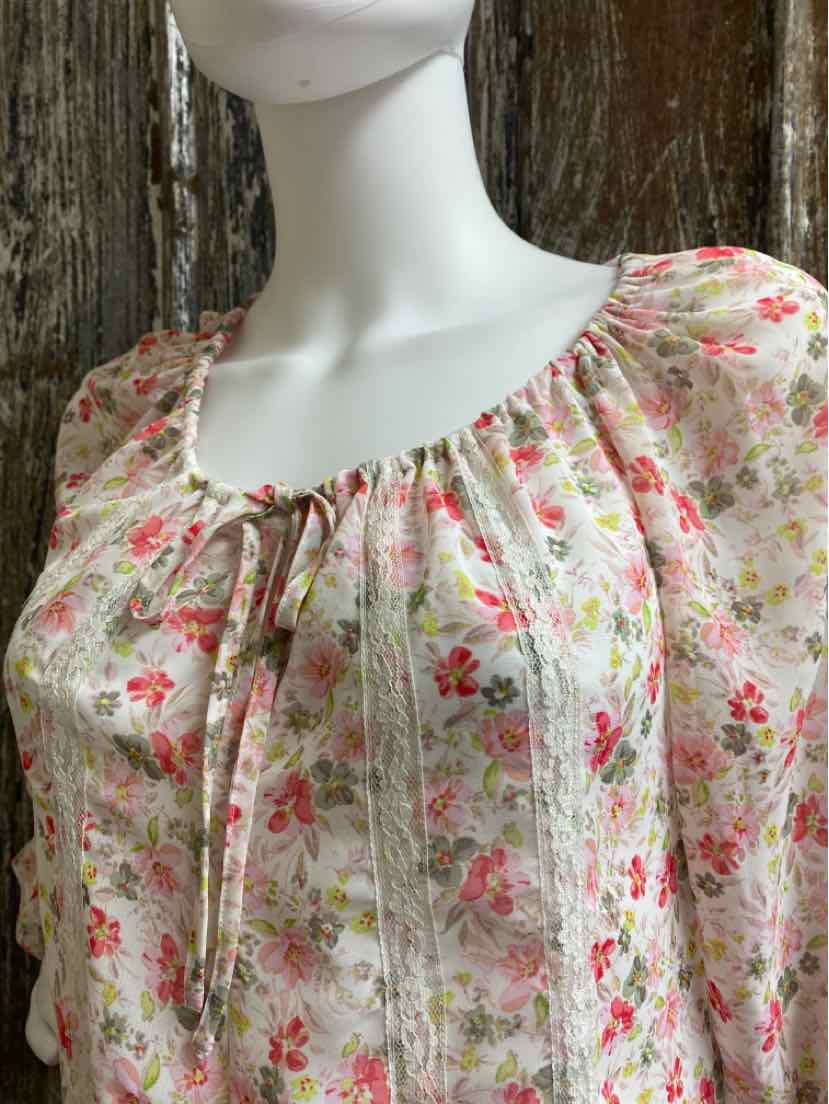 Lauren Conrad Size extra small pink floral tops
