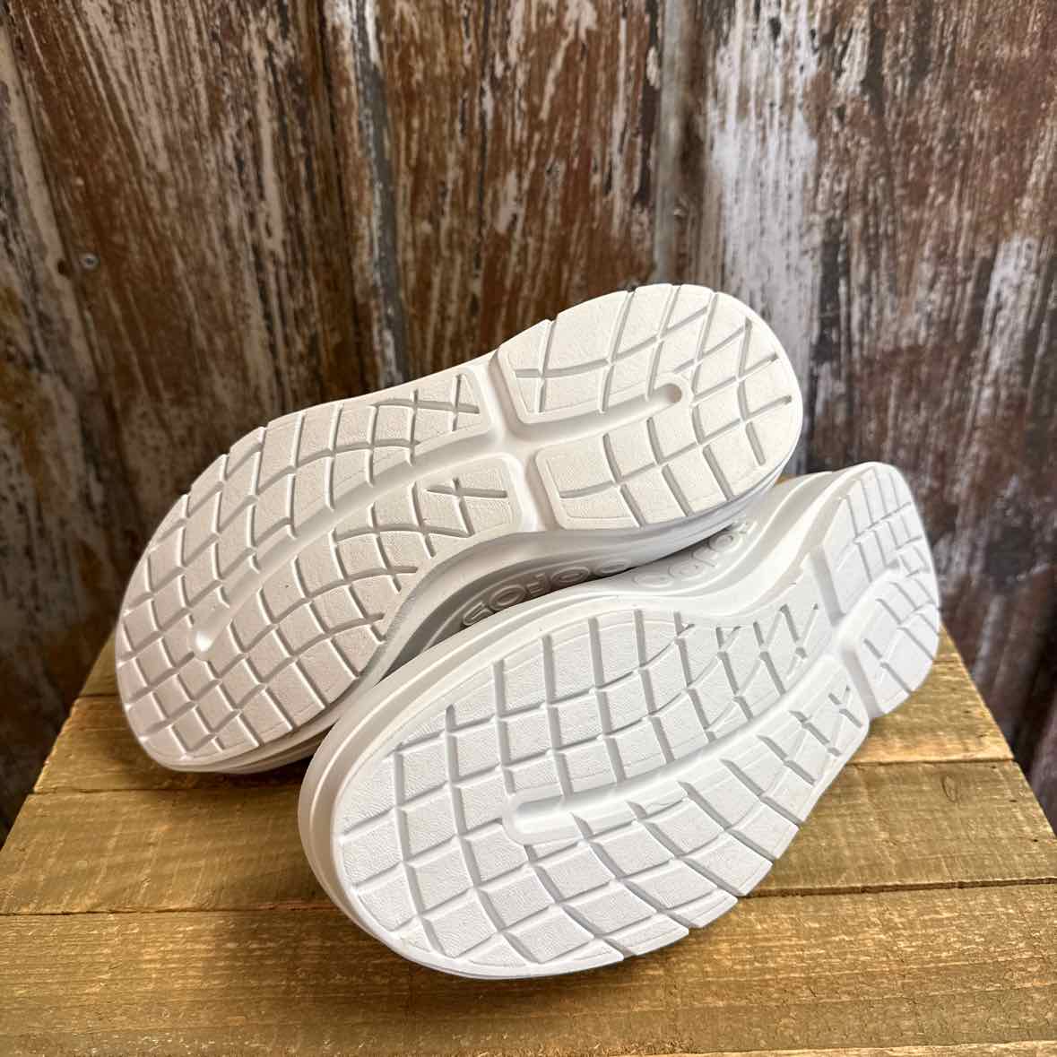 Oofos 7.5 Brown Sneakers