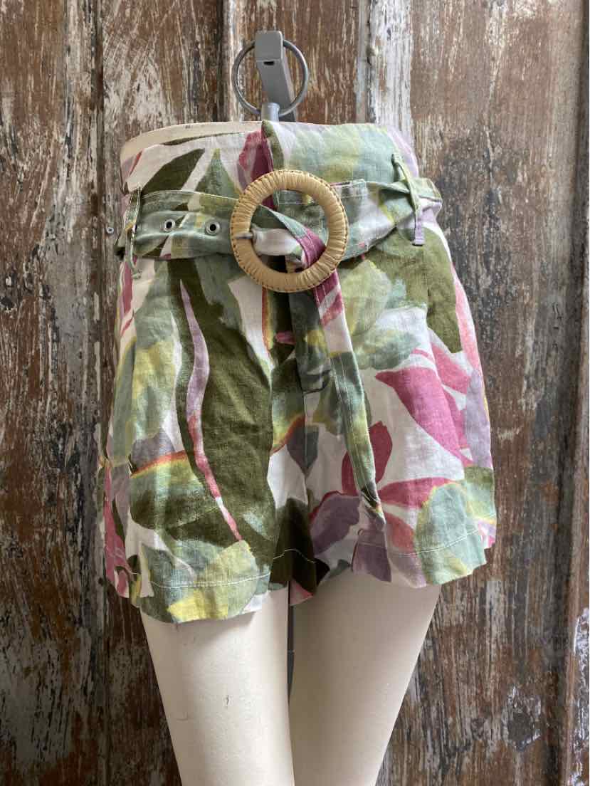 Tahari Size Medium (8/10) Green Print Shorts