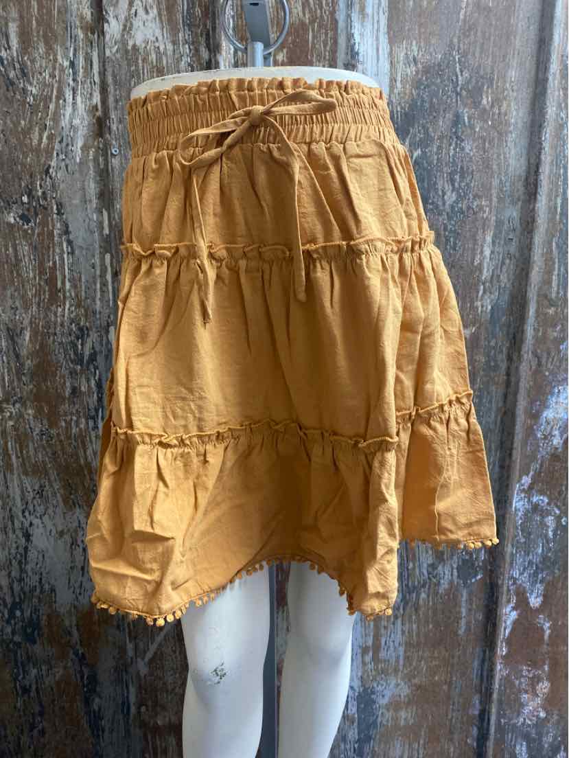 C+D+M Size Medium (8/10) Yellow Skirt