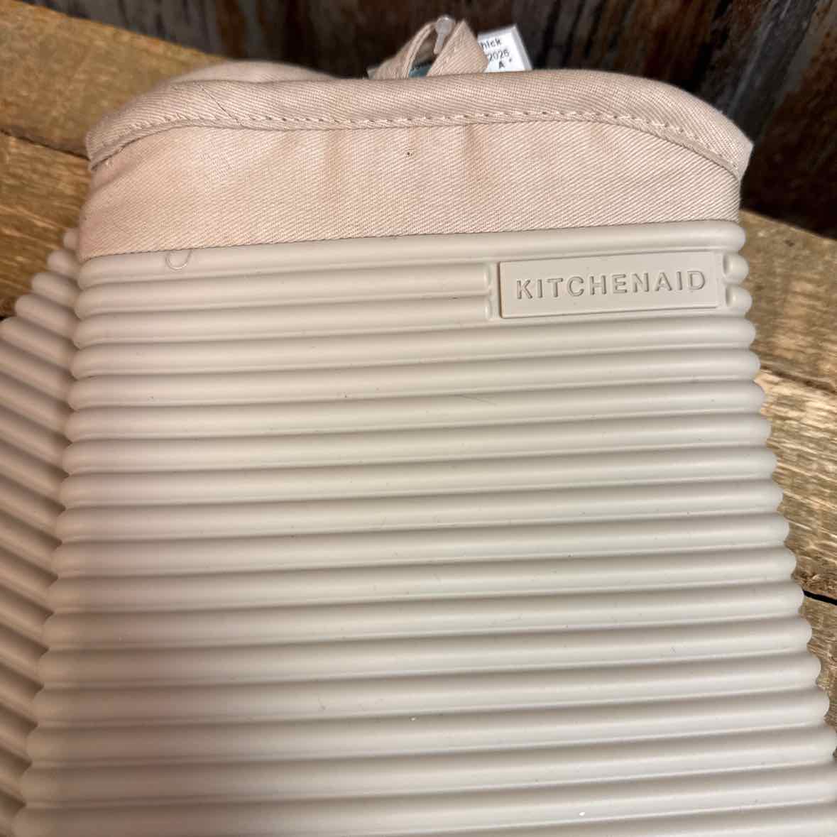 Kitchen Aid Pair of Oven Mitts