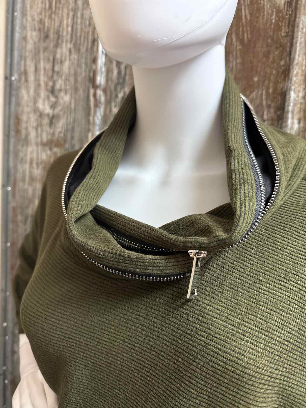 Joseph Ribkoff Size 10 (Medium) Green tops