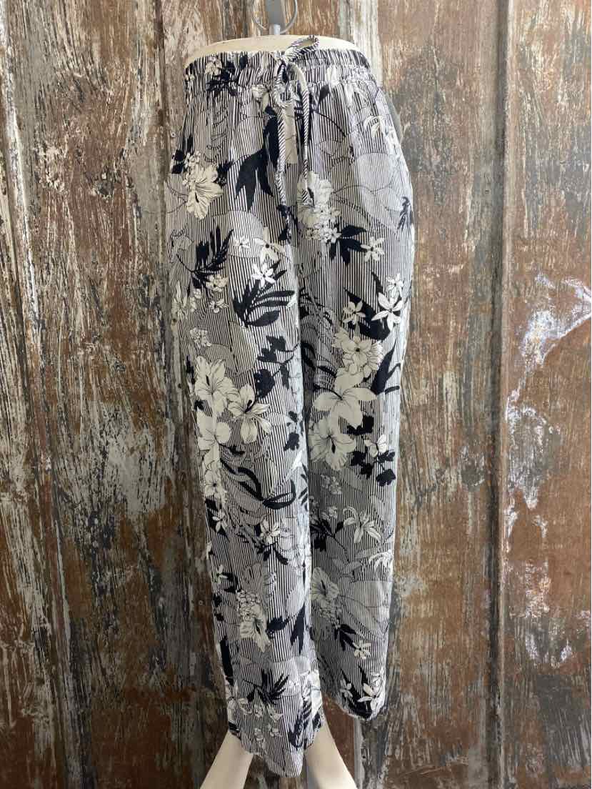 Monteau Size Medium (8/10) Black Print Pants