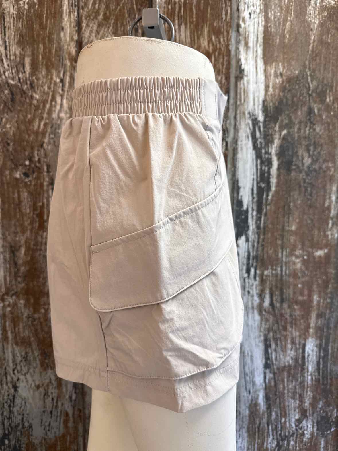 avalanche Size Small (4/6) Tan Shorts