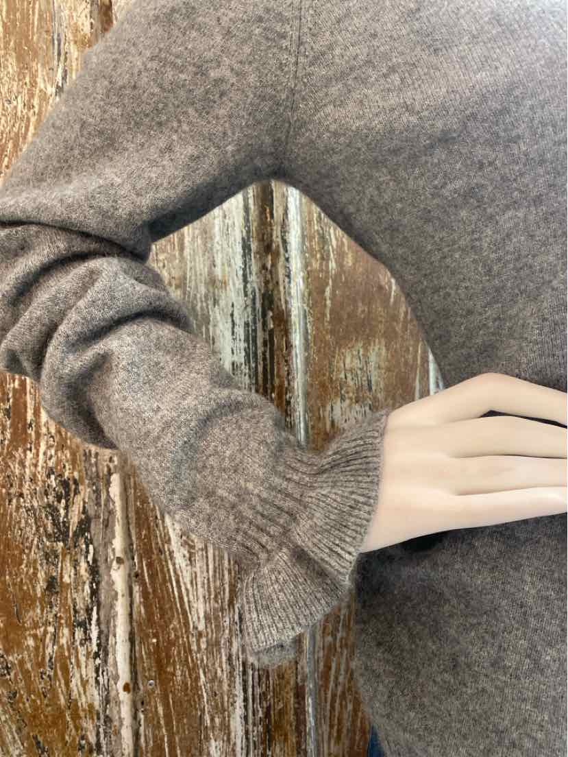 209 wst Size small Gray Sweater