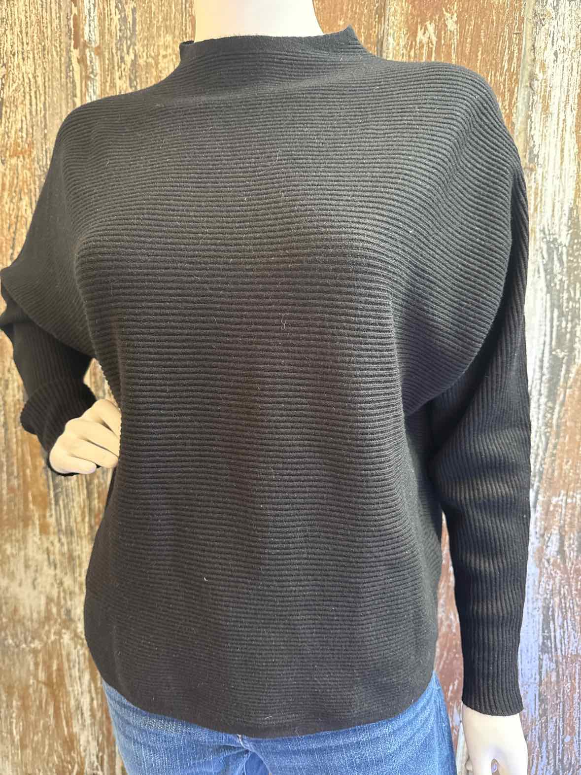 Sioni Size Large Black Sweater