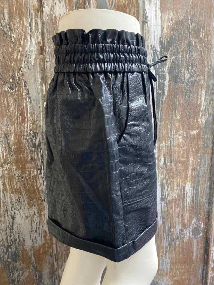 Zenana Size Large (12/14) Black Shorts