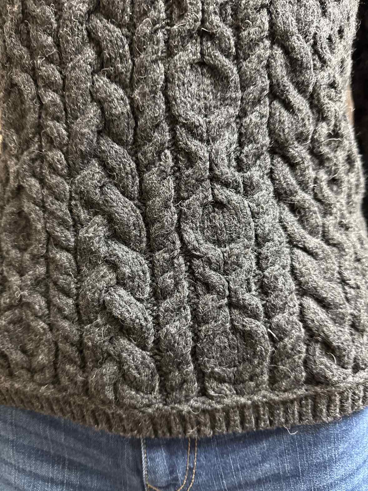 Aran Mor Size Medium Gray Sweater