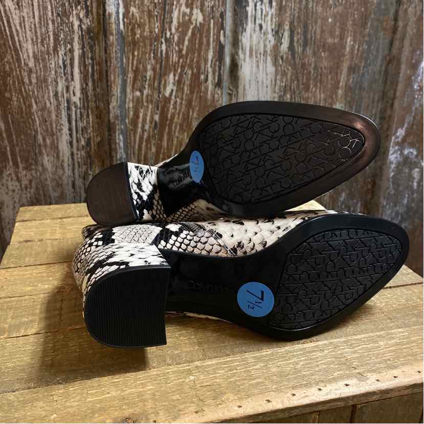 Calvin Klein 7.5 White/Black Print Shoe Booties