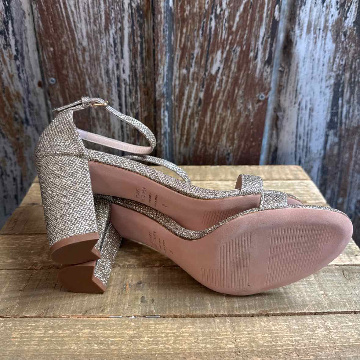 Stuart Weitzman 8 Gold Shoes