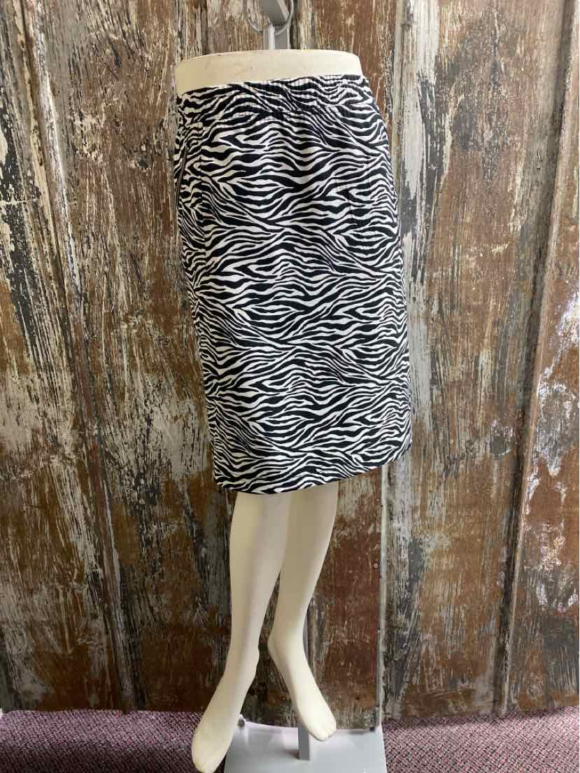 Chico's Size 12 Black Print Skirt