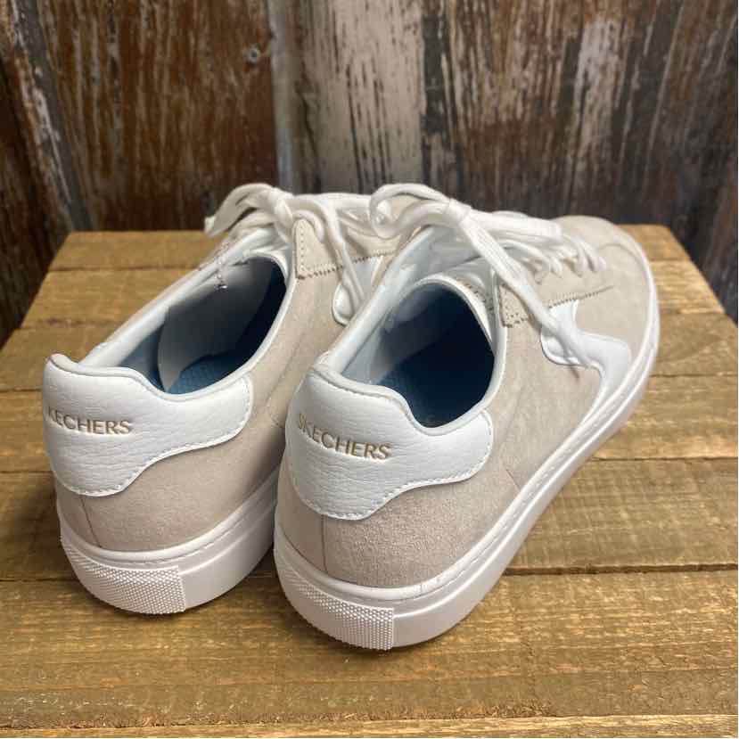 Skechers 7.5 Tan Sneakers