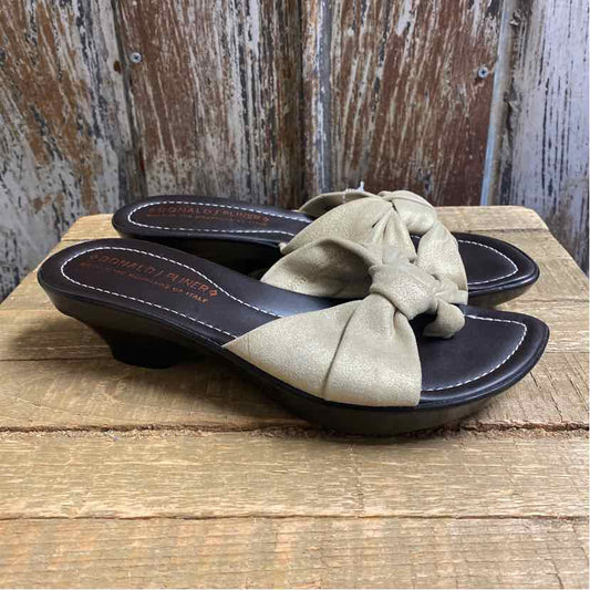 Donal J Pliner 7.5 Gold/Brown Sandals