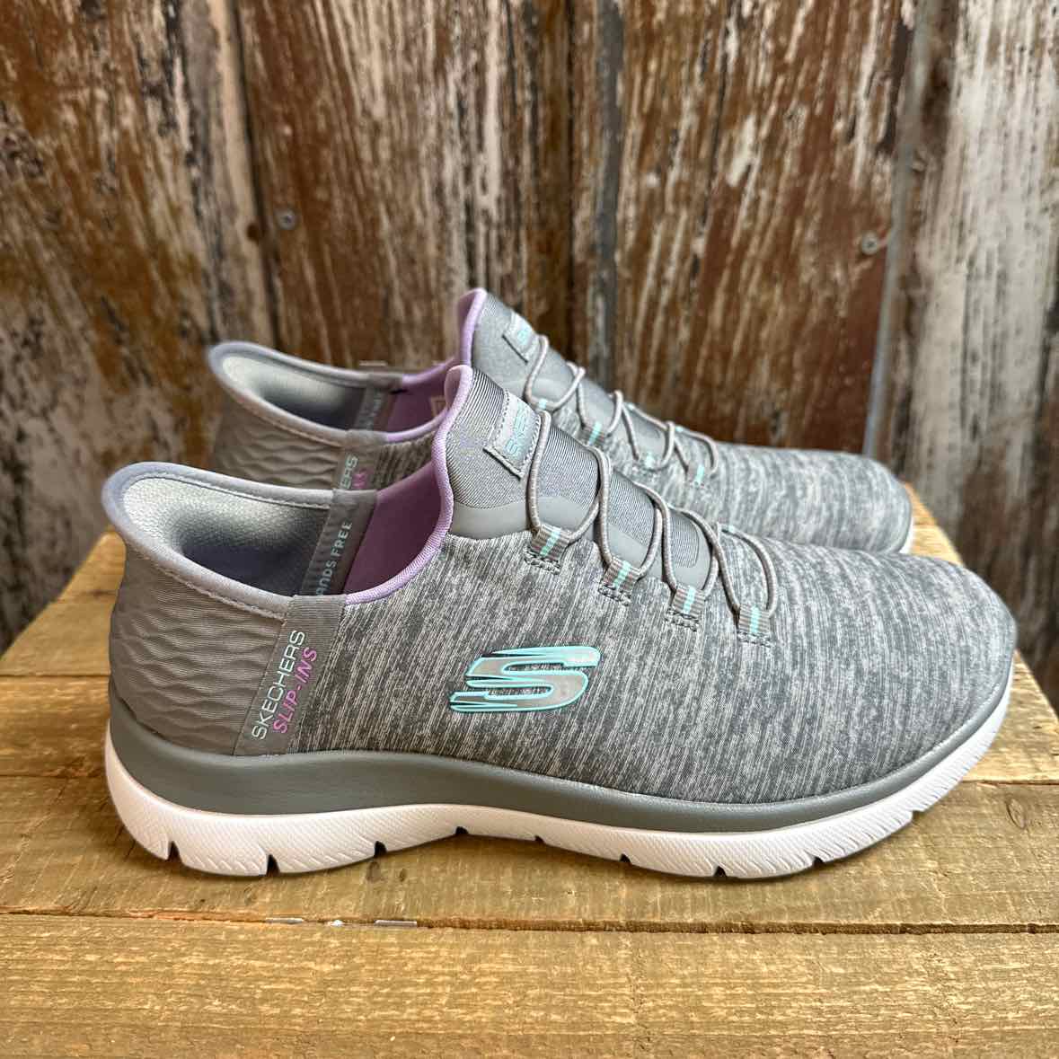 Skechers 6.5 Wide Gray Sneakers