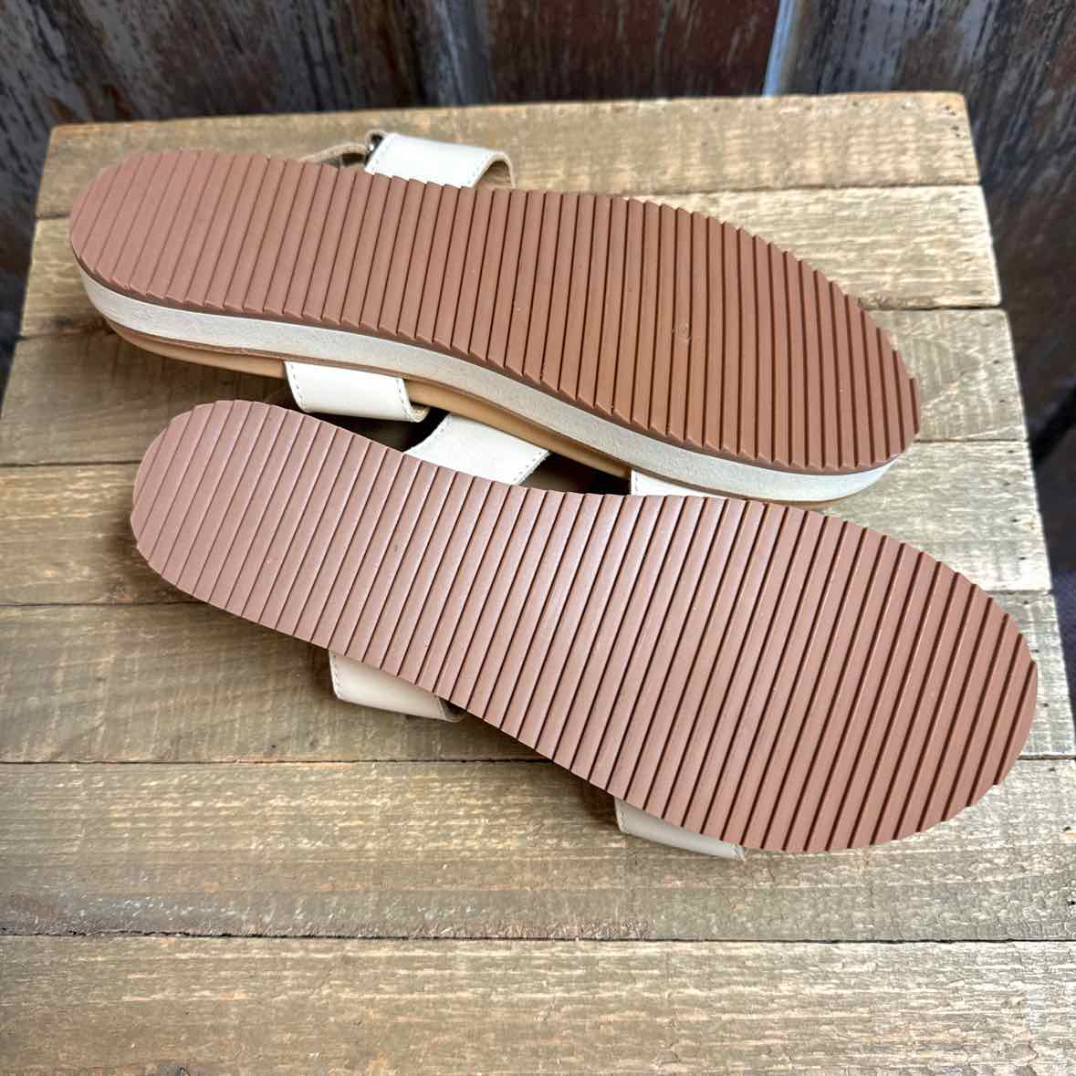 Nisolo 9 Cream/Brown Sandals