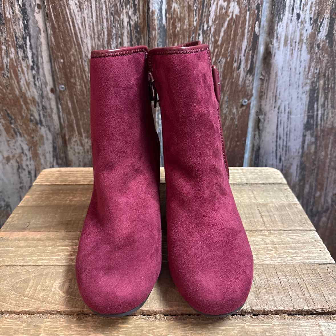 White Mountain 7 Red Shoe Booties