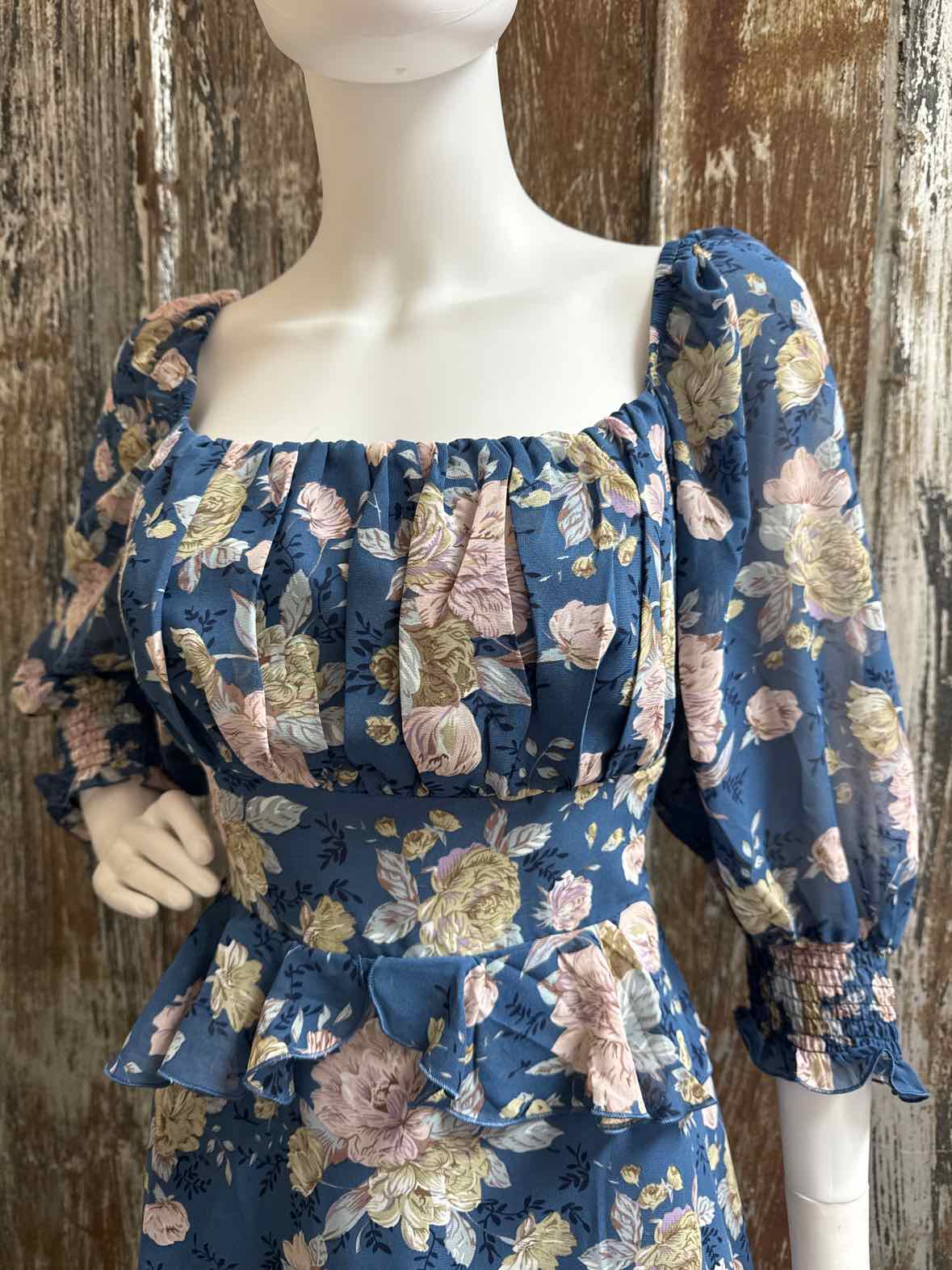 Exlura Size Medium Blue Floral Dress