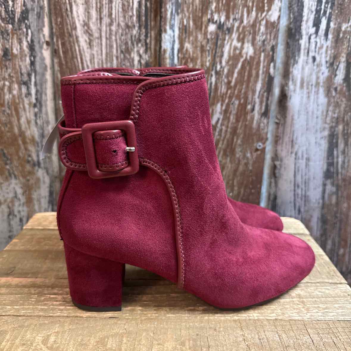 White Mountain 7 Red Shoe Booties