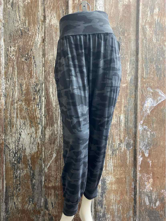 Athleta Size Small (4/6) Gray Camo Pants