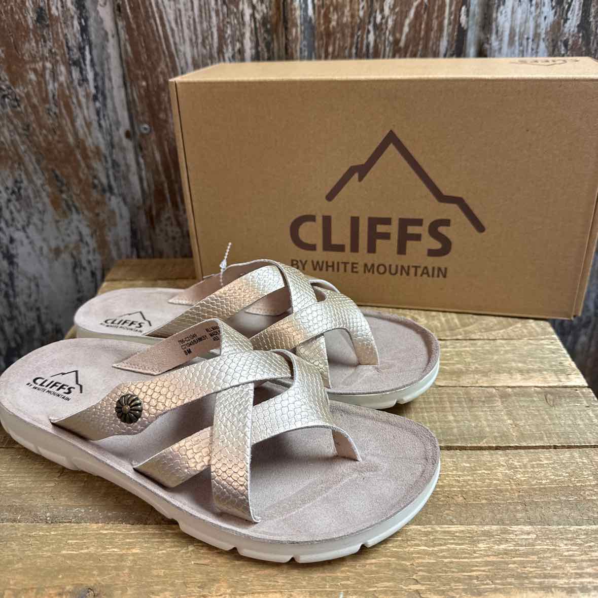 Cliffs By White Mountain 8 Gold Metallic Flipflops
