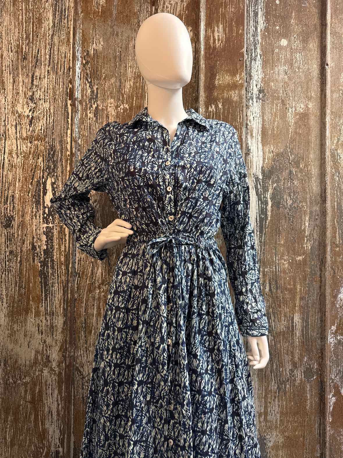 Madison Hotel Size Medium Blue Print Dress