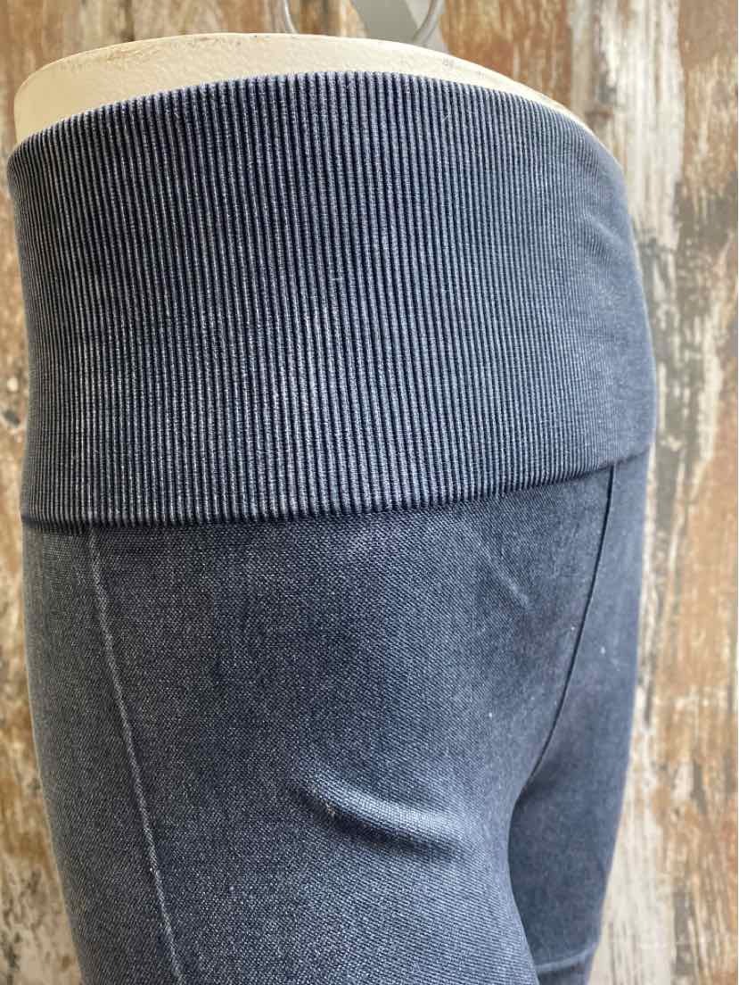 ITZON Size Small (4/6) Black Shorts
