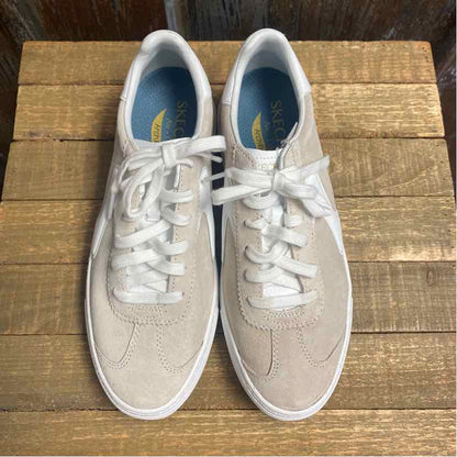Skechers 7.5 Tan Sneakers