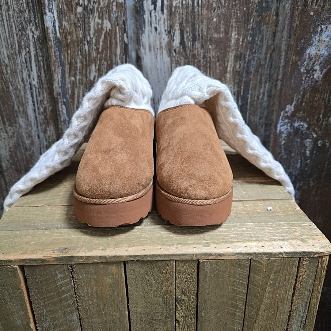 6 Brown & Cream Boots