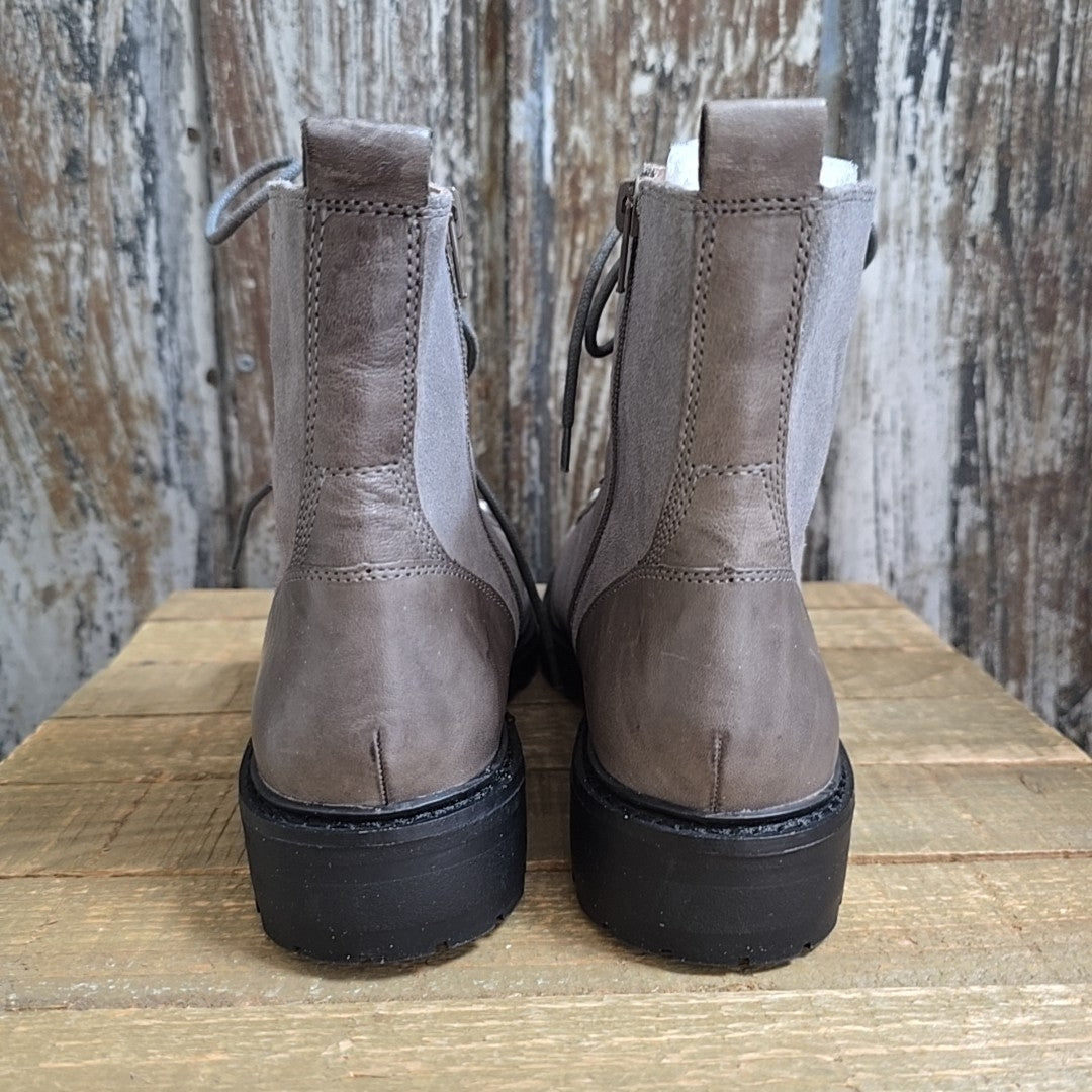 Lucky Brand 8 Gray Boots